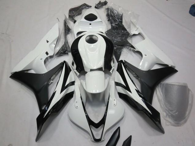 Aftermarket 2007-2008 White and Black OEM Style Honda CBR600RR Motorcycle Fairing Aftermarket 2007-2008 White and Black OEM Style Honda CBR600RR Motorcycle Fairing